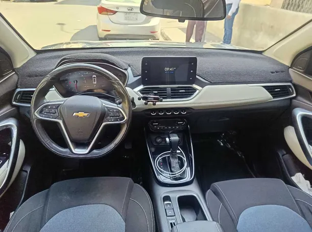 Car image 17