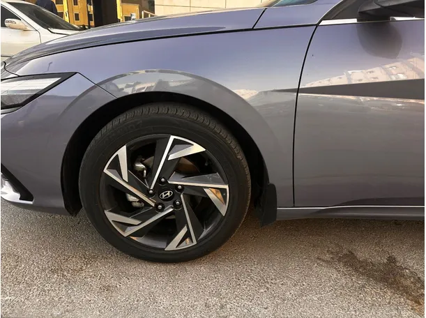 Car image 9