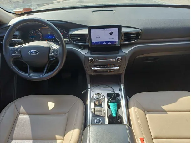 Car image 15