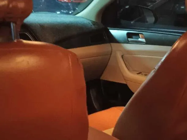 Car image 26