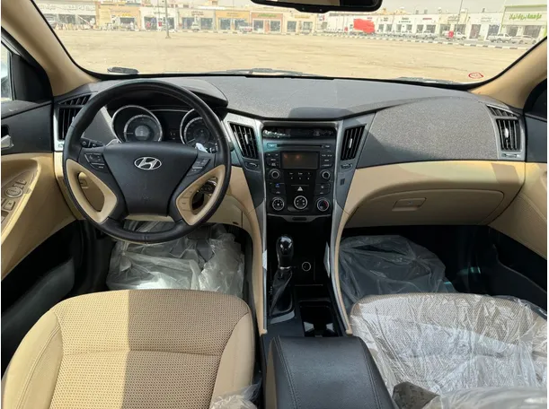 Car image 15