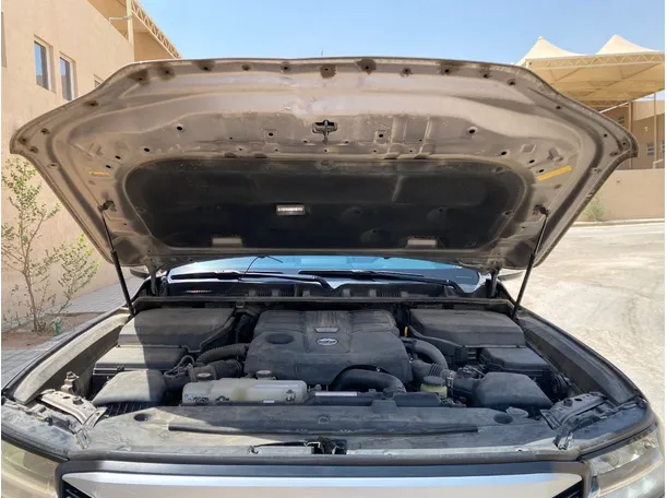 Car image 30
