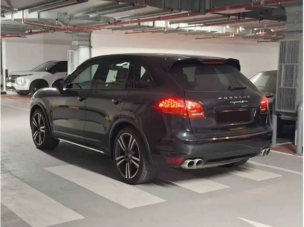 Car image 5
