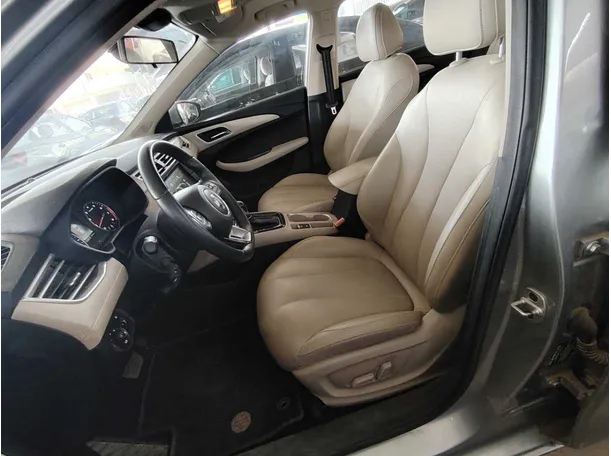Car image 16