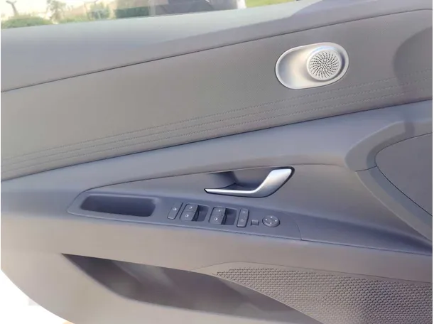 Car image 27