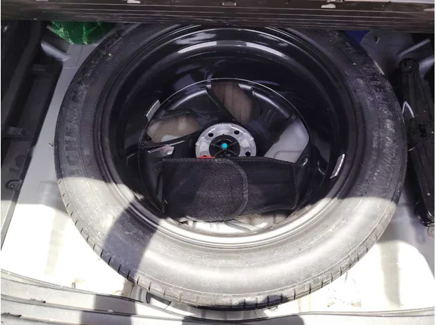 Car image 32