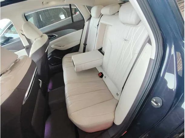 Car image 22