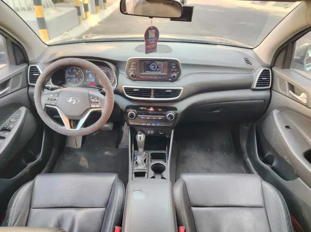 Car image 24