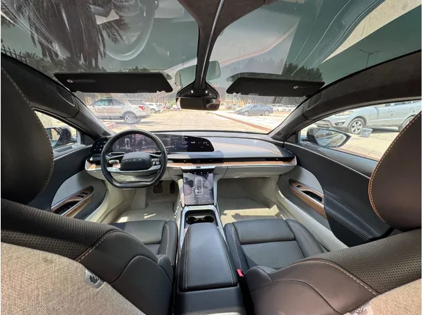 Car image 15