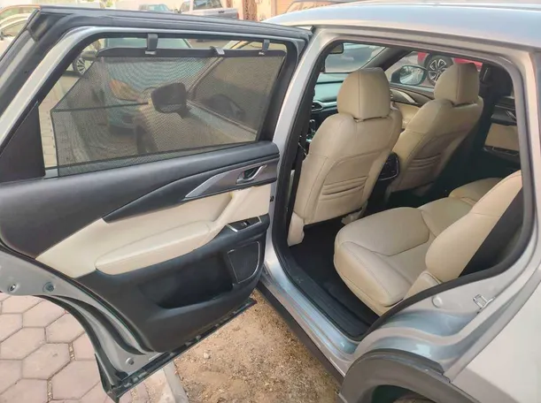 Car image 17