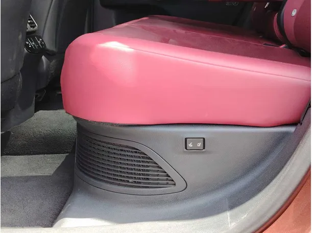 Car image 32