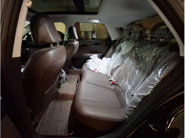 Car image 11