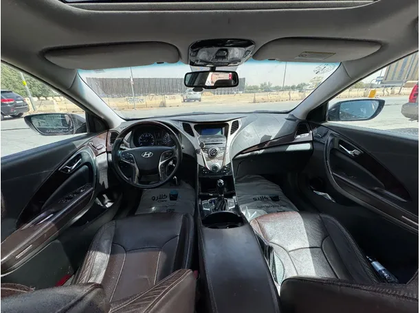 Car image 15