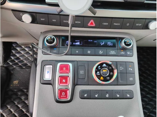 Car image 21