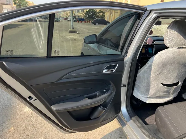 Car image 13