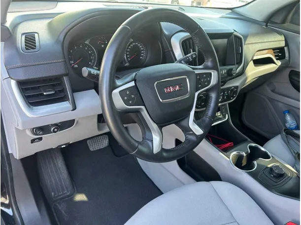 Car image 11