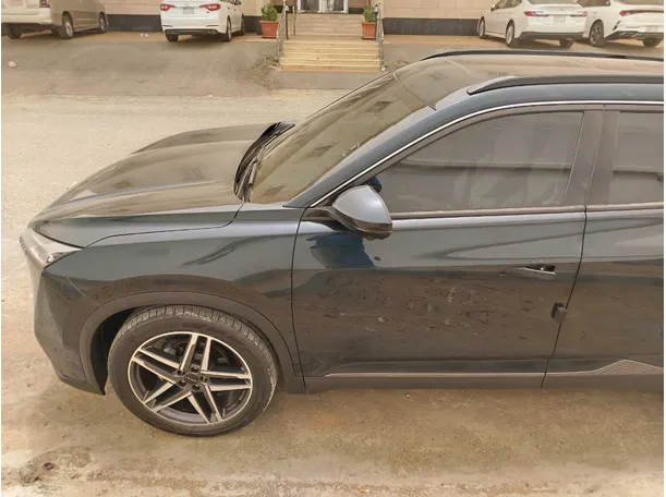 Car image 9