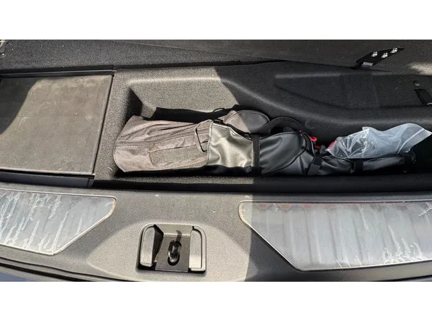 Car image 28