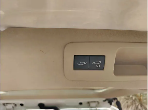 Car image 34