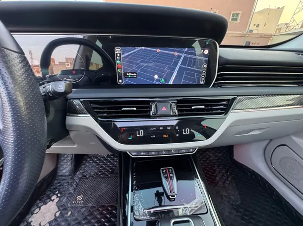 Car image 18