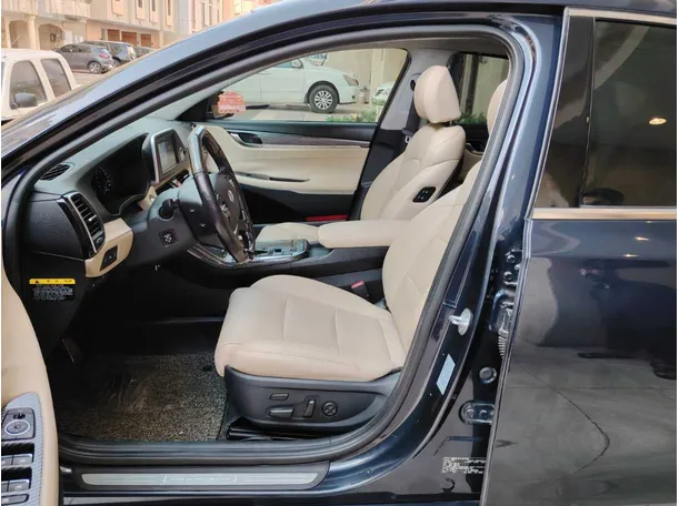 Car image 13