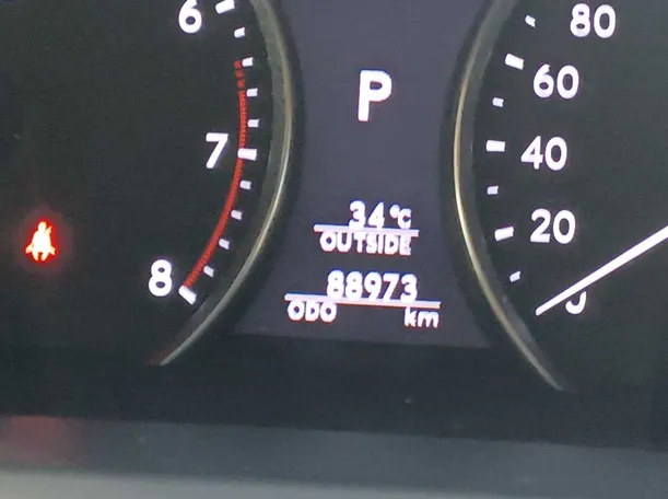 Car image 19
