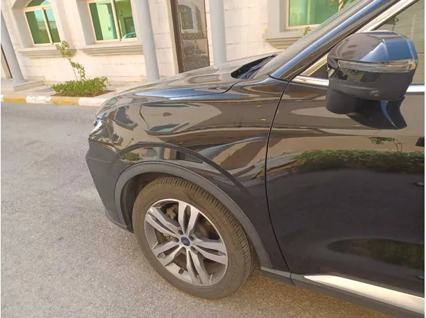 Car image 9