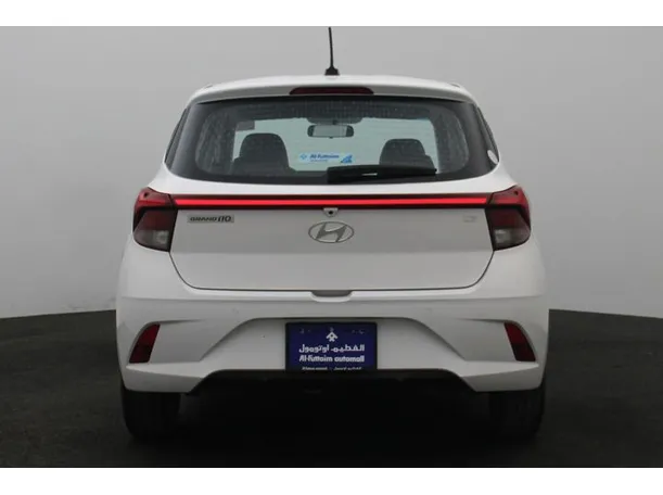 Car image 12