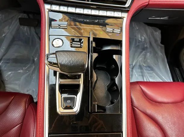 Car image 17