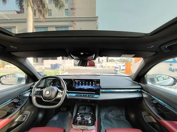 Car image 17