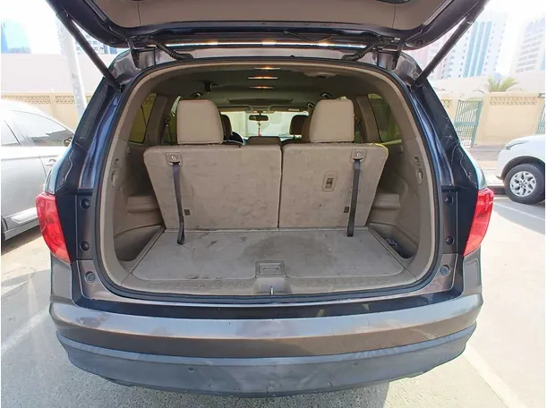 Car image 19