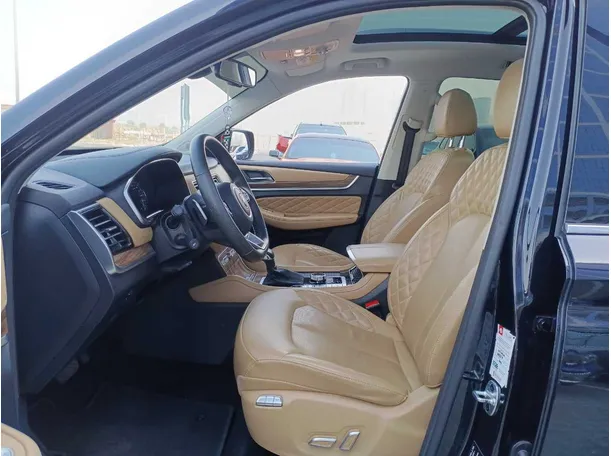 Car image 12