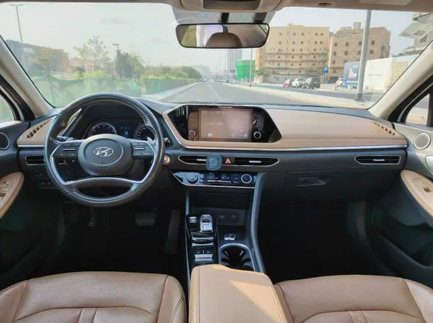 Car image 24