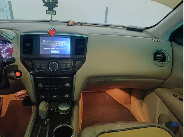 Car image 16