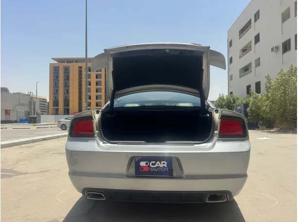Car image 19