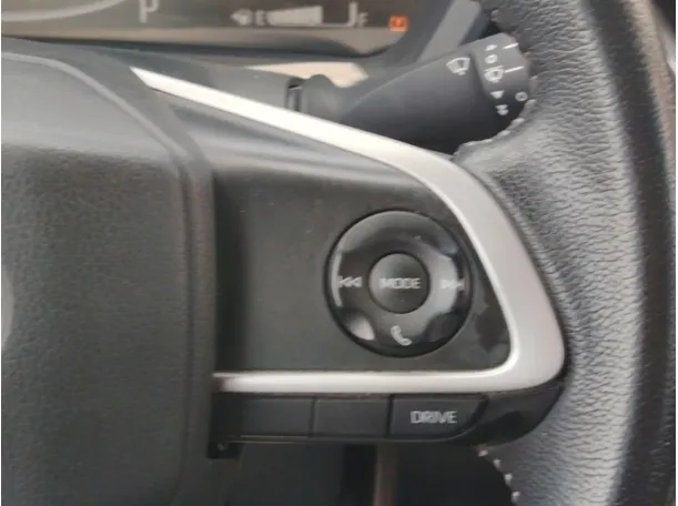 Car image 30