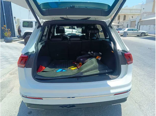 Car image 26