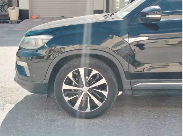 Car image 9