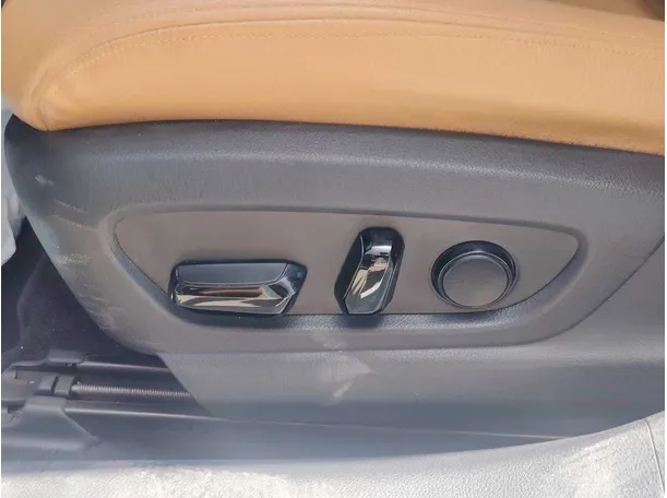 Car image 31
