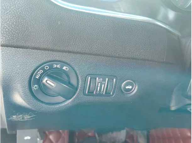 Car image 27