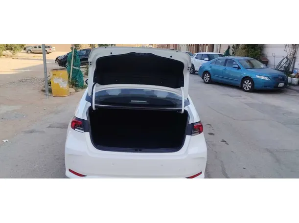 Car image 20