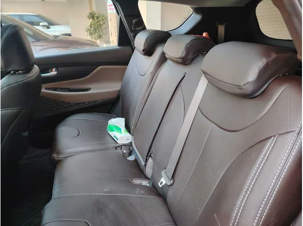 Car image 19