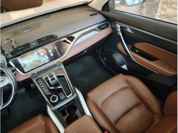 Car image 25