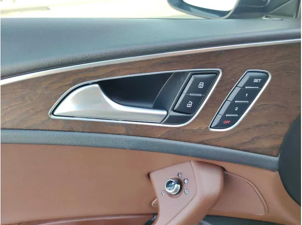 Car image 37