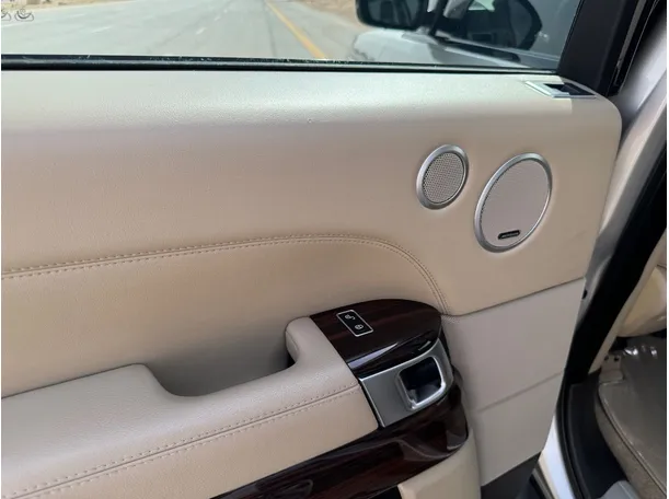 Car image 32