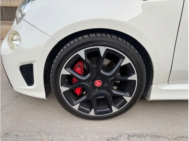 Car image 10