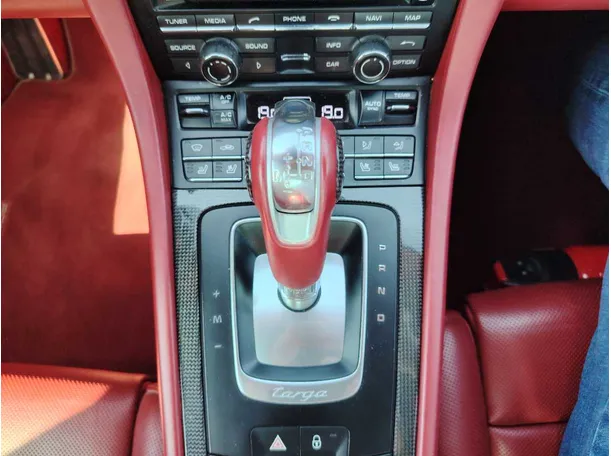 Car image 18