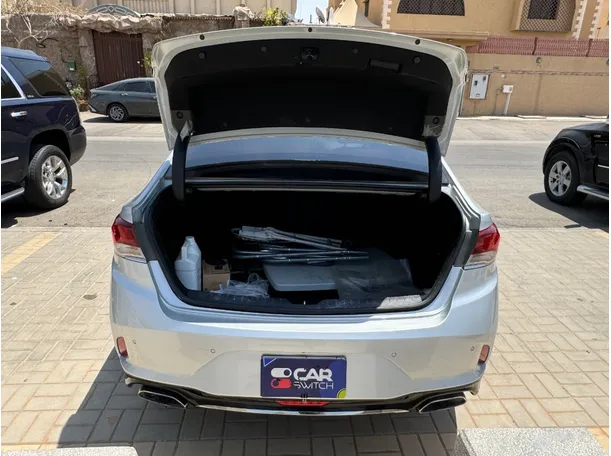 Car image 20