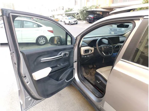Car image 11