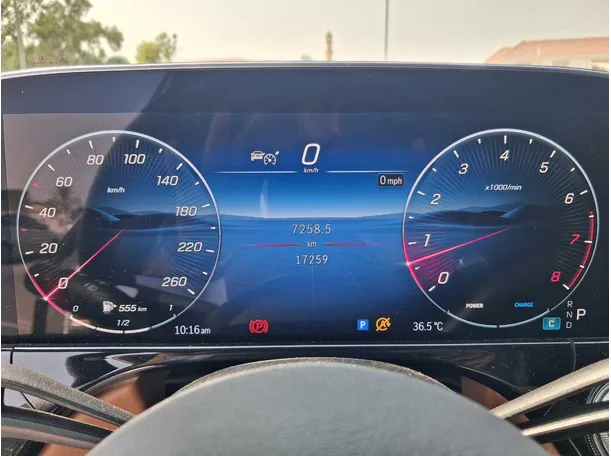 Car image 18